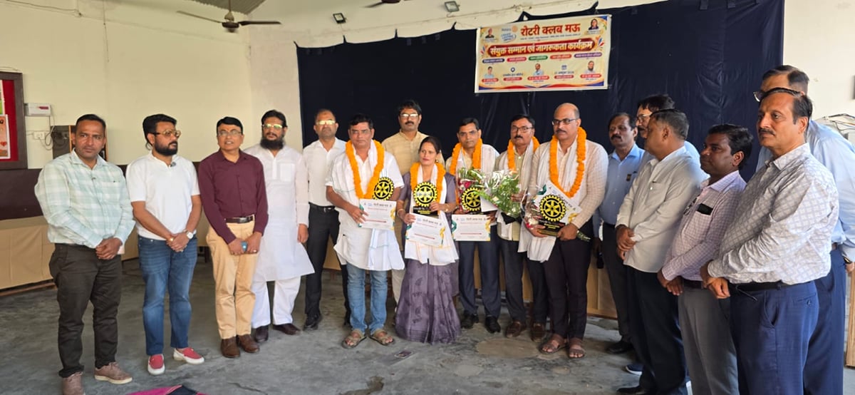 Bhadohi News: विद्यार्थियों और शिक्षकों किया सम्मानित