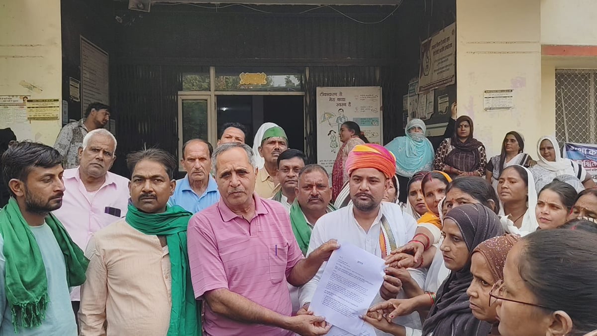 Meerut News: 16 दिन बाद आशाओं का धरना समाप्त, ज्ञापन सौपा