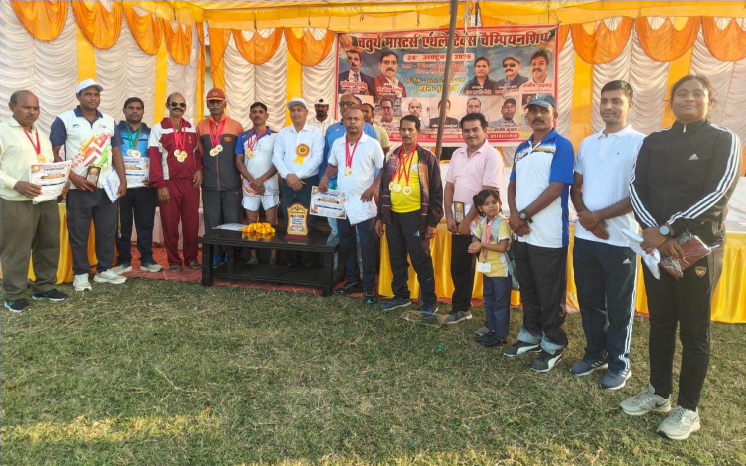तियरा स्टेडियम में आयोजित मास्टर्स एथलेटिक्स प्रतियोगिता में प्रतिभाग करते खिलाड़ी और अतिथियों क