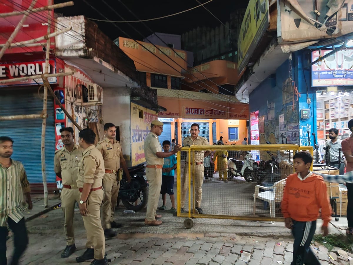 Basti News: नुक्कड़ों पर भी पुलिस मुस्तैद...पैदल जोन में बाइक को भी नहीं मिल रहा प्रवेश