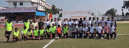 दादरी के नोएडा कॉलेज ऑफ फिजिकल एजुकेशन में अंतर-महाविद्यालयीय पुरुष फुटबॉल प्रतियोगिता का आयोजन