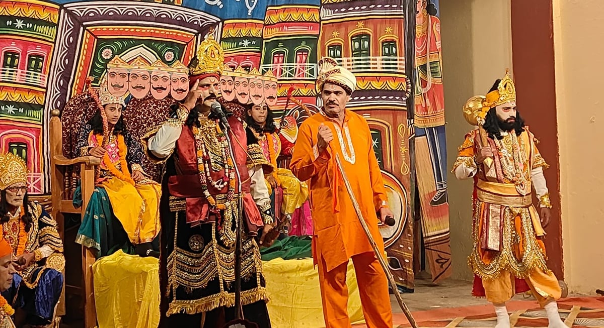 Bhadohi News: धनुष यज्ञ और परशुराम-लक्ष्मण संवाद का मंचन देखकर रोमांचित हुए श्रोता