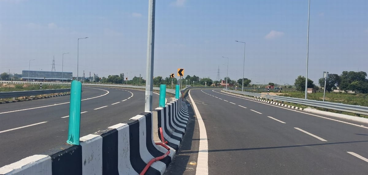 Budaun News: कोहरे में एक्सप्रेसवे पर तेज रफ्तार में नहीं दौड़ सकेंगे वाहन