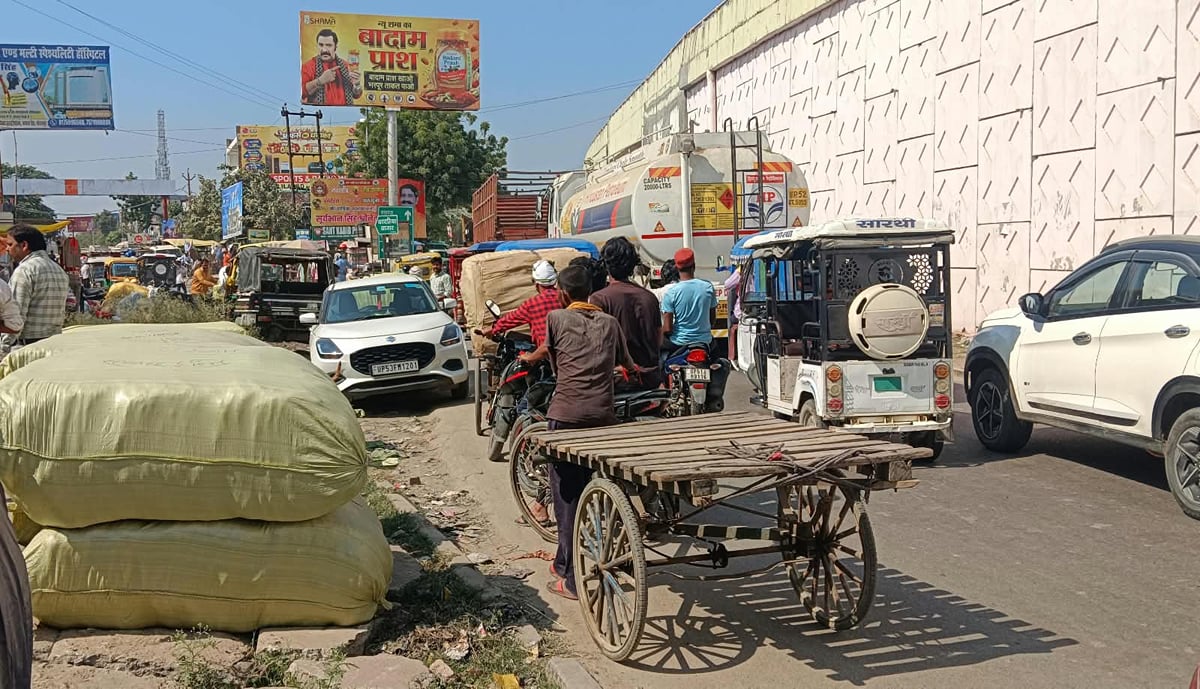 Sant Kabir Nagar News: डीघा बाईपास पर जाम, अतिक्रमण से बिगड़ी व्यवस्था