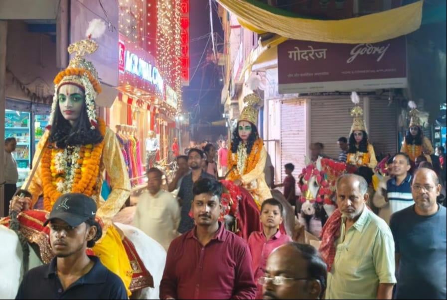 Mirzapur News: राज्याभिषेक के बाद चारों भाई घोड़ों पर सवार होकर नगर भ्रमण पर निकले