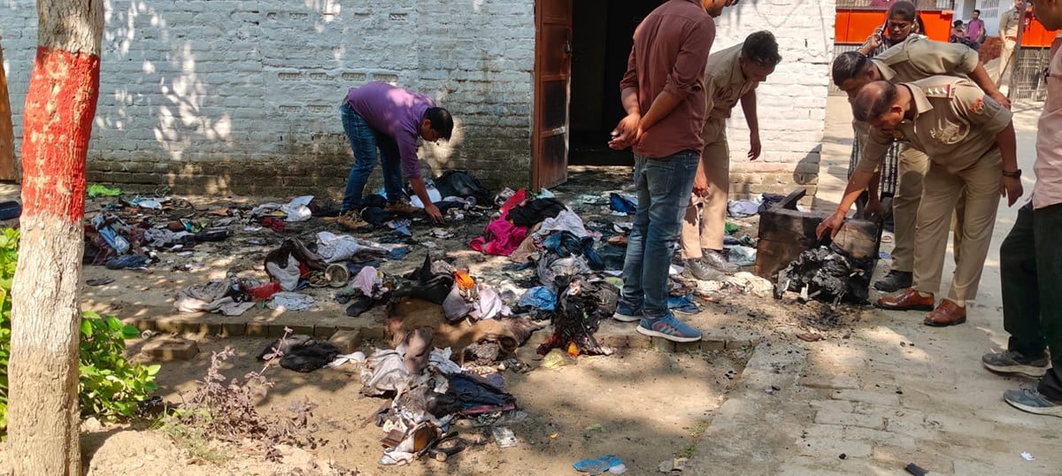 Prayagraj News: होम्यो पैथी की परीक्षा दे रहे छात्रों का बैग जला, हंगामा