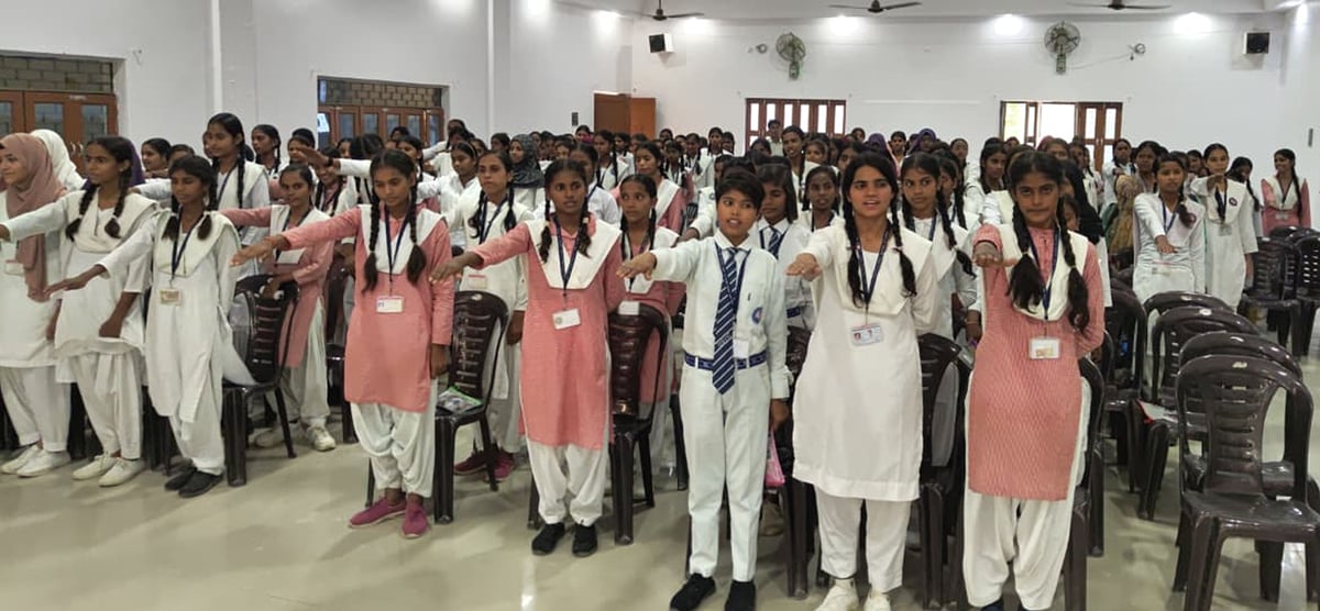 Fatehpur News: बाल विवाह और बाल श्रम रोकने के लिए छात्राओं को किया जागरूक