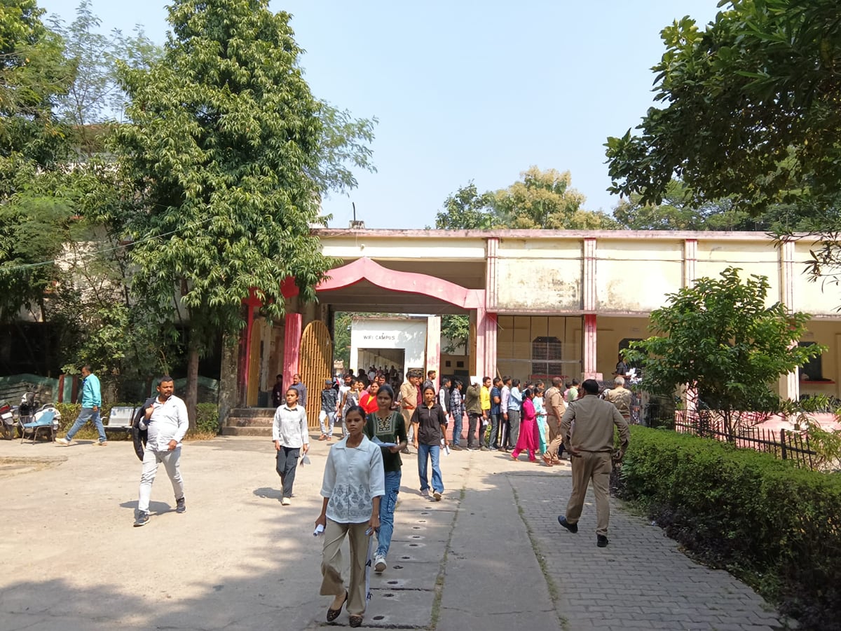 पीईटी : गणित के सवालों ने छुड़ाया पसीना, करंट अफेयर्स ने उलझाया