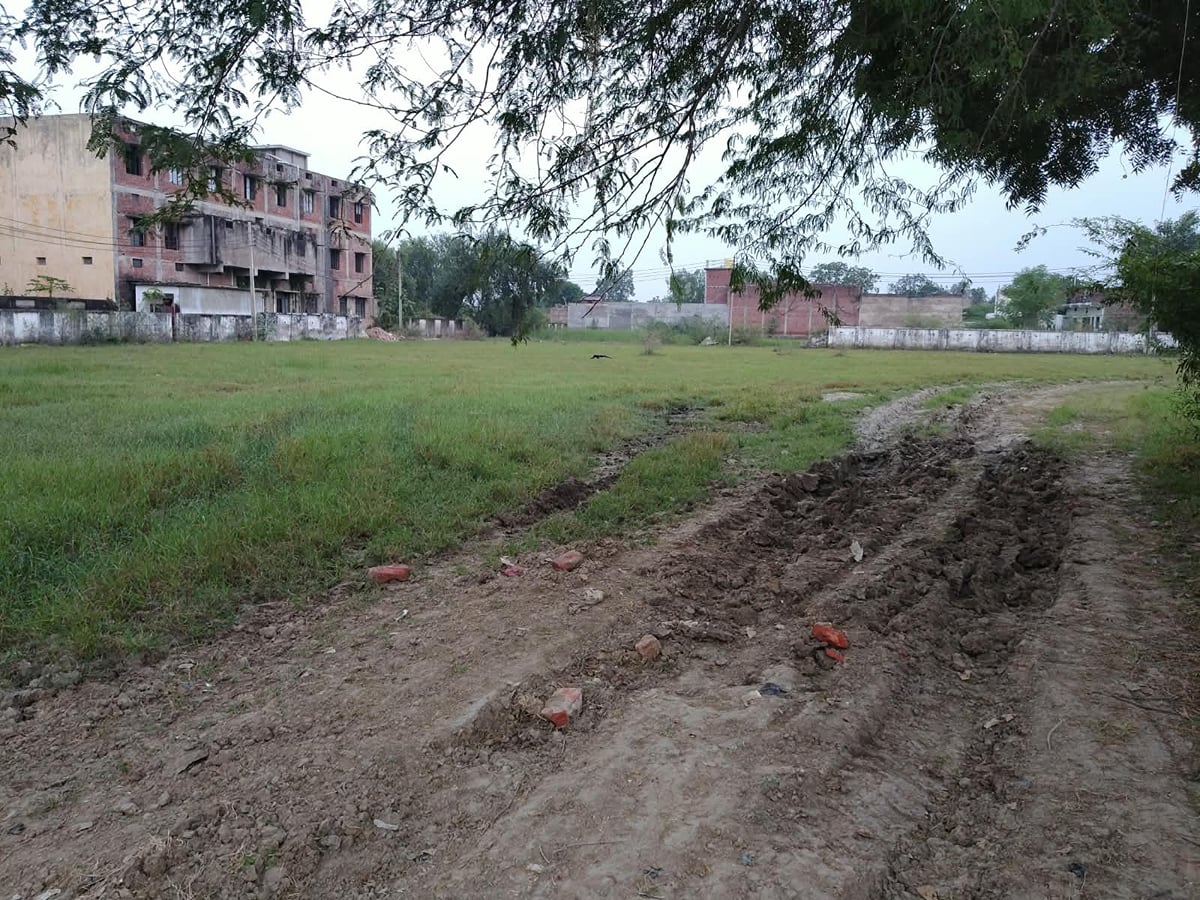 Hamirpur News: अव्यवस्था की पिच से खिलाड़ी आउट