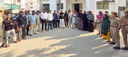 फोटो-30- कोतवाली में मौजूद आरोपी।। स्रोत पुलिस विभाग