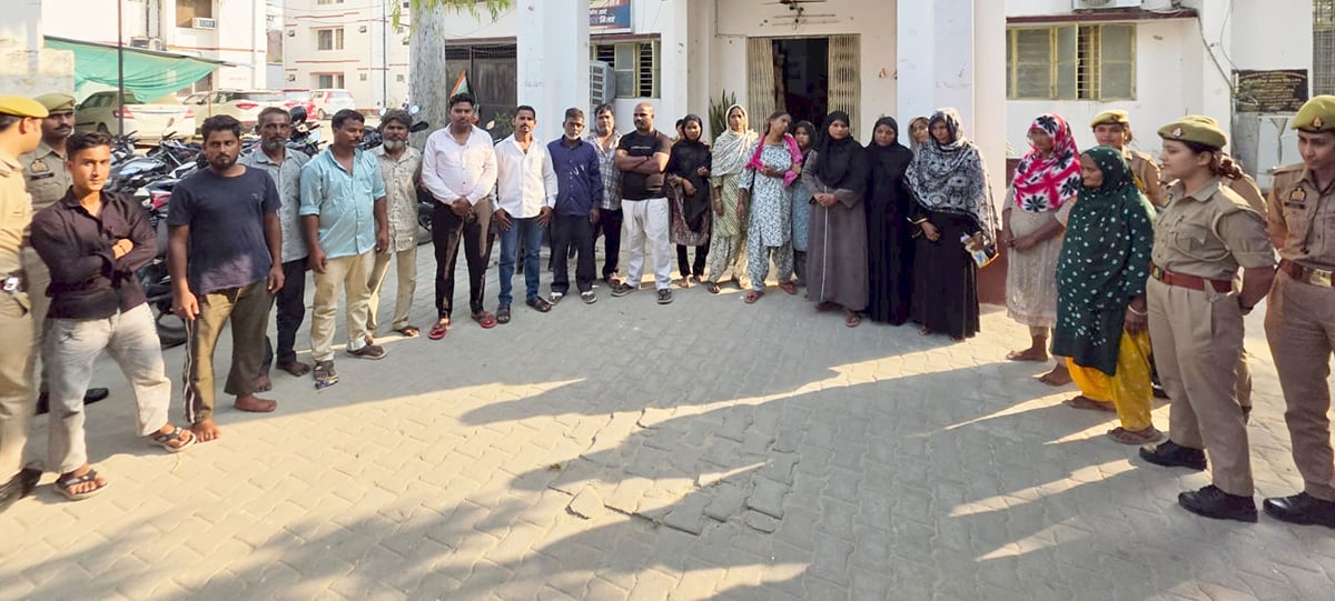 Fatehpur News: कबाड़ी मार्केट में वर्चस्व की जंग में 20 गिरफ्तार, भेजा गया जेल
