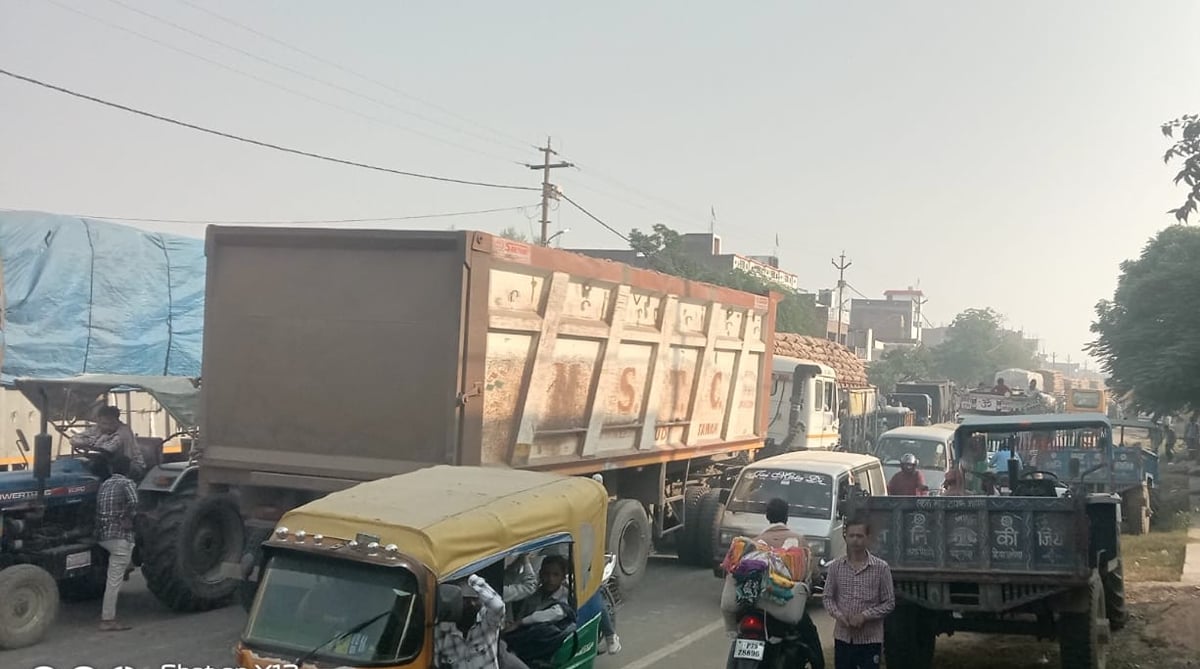 Etawah News: दूसरे दिन भी जाम से जूझता रहा भरथना