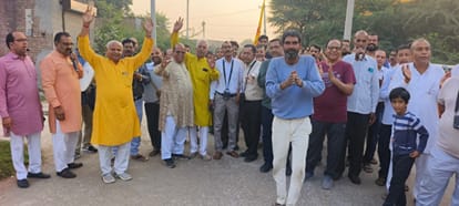 फोटो नंबर-11इंद्रा कॉलोनी में प्रभात फेरी निकालते संस्था के सदस्य। स्रोत: संस्था