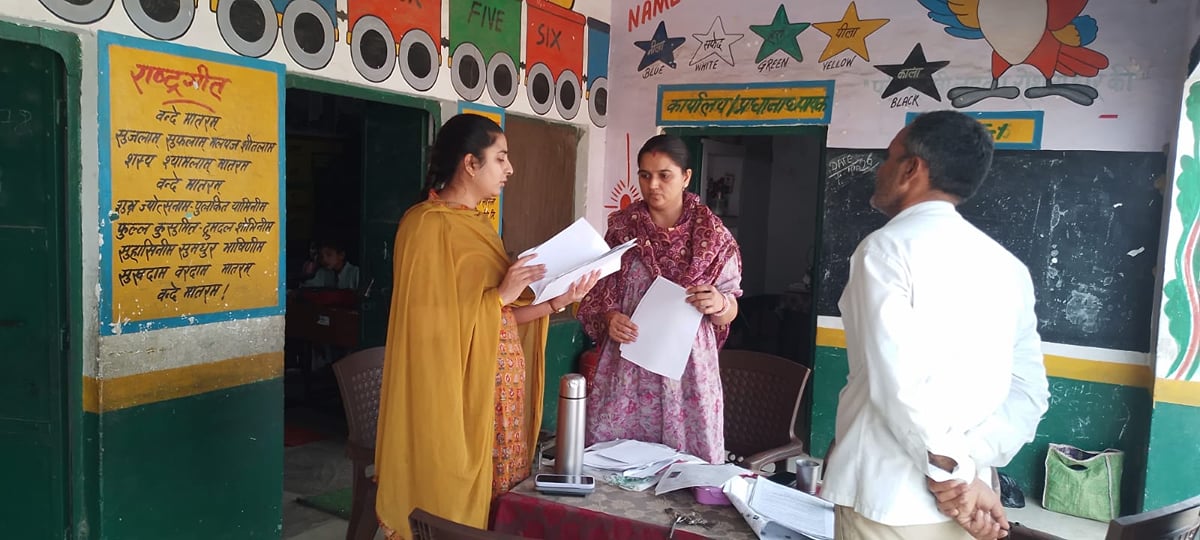 Agra News: मतदाता सूची में नाम जुड़वाने का युवाओं में दिखा उत्साह