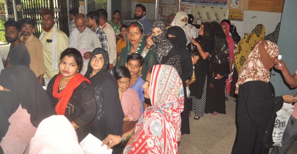 Hapur News: बुखार के बाद बढ़ रहे आंतों के संक्रमण के मरीज, लिवर में सूजन की शिकायत