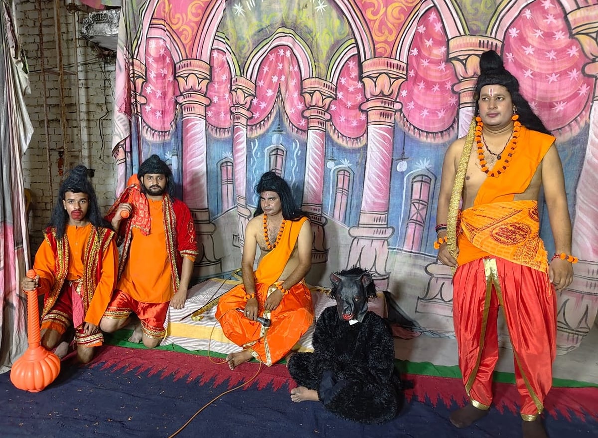 Azamgarh News: लंका दहन के मंचन से गूंजा श्रीराम का उद्घोष