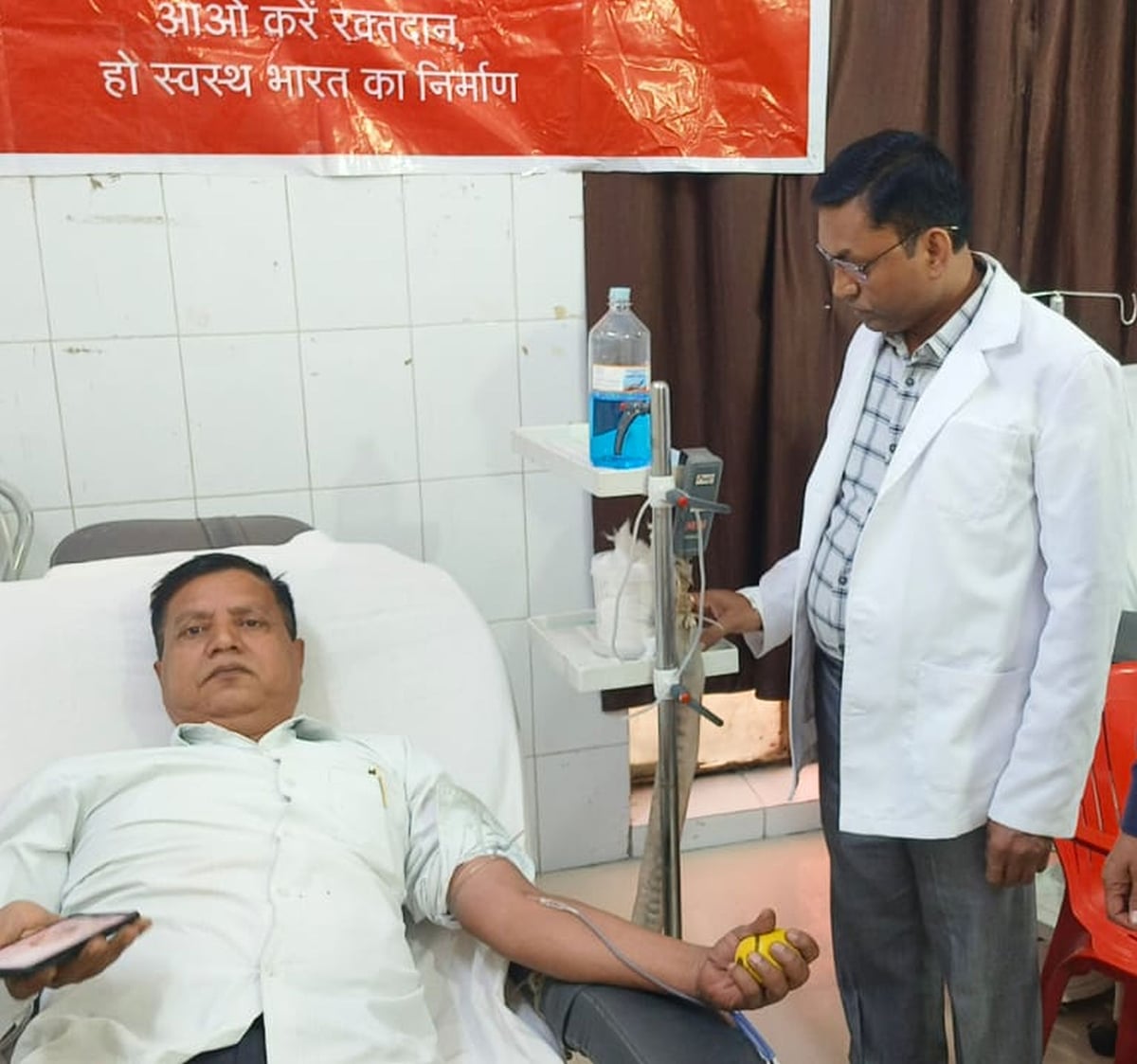 Raebareli News: रक्तदान कर 19 लोग बने महादानी