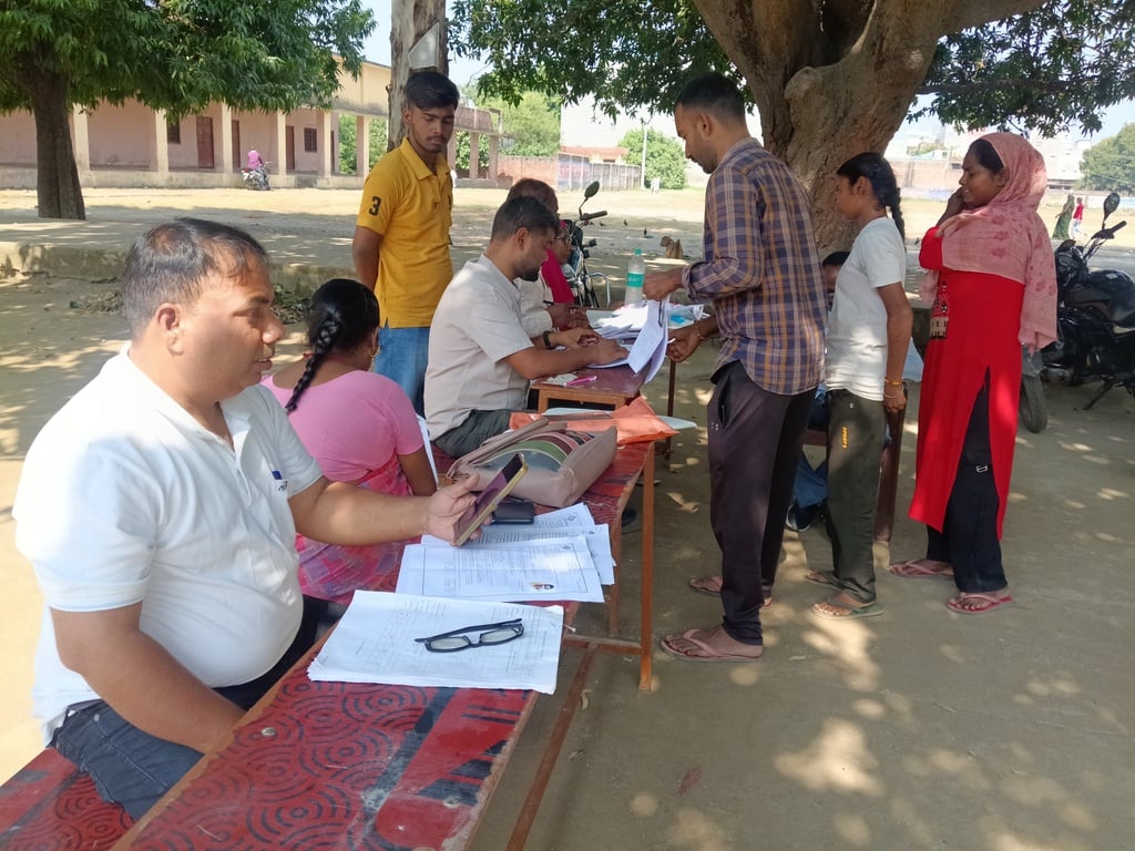 Ballia News: नाम जोड़ने के लिए 7979 लोगों ने जमा किए फॉर्म
