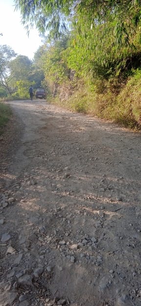 खस्ताहाल विनायक घाट-जिननू सड़क। संवाद