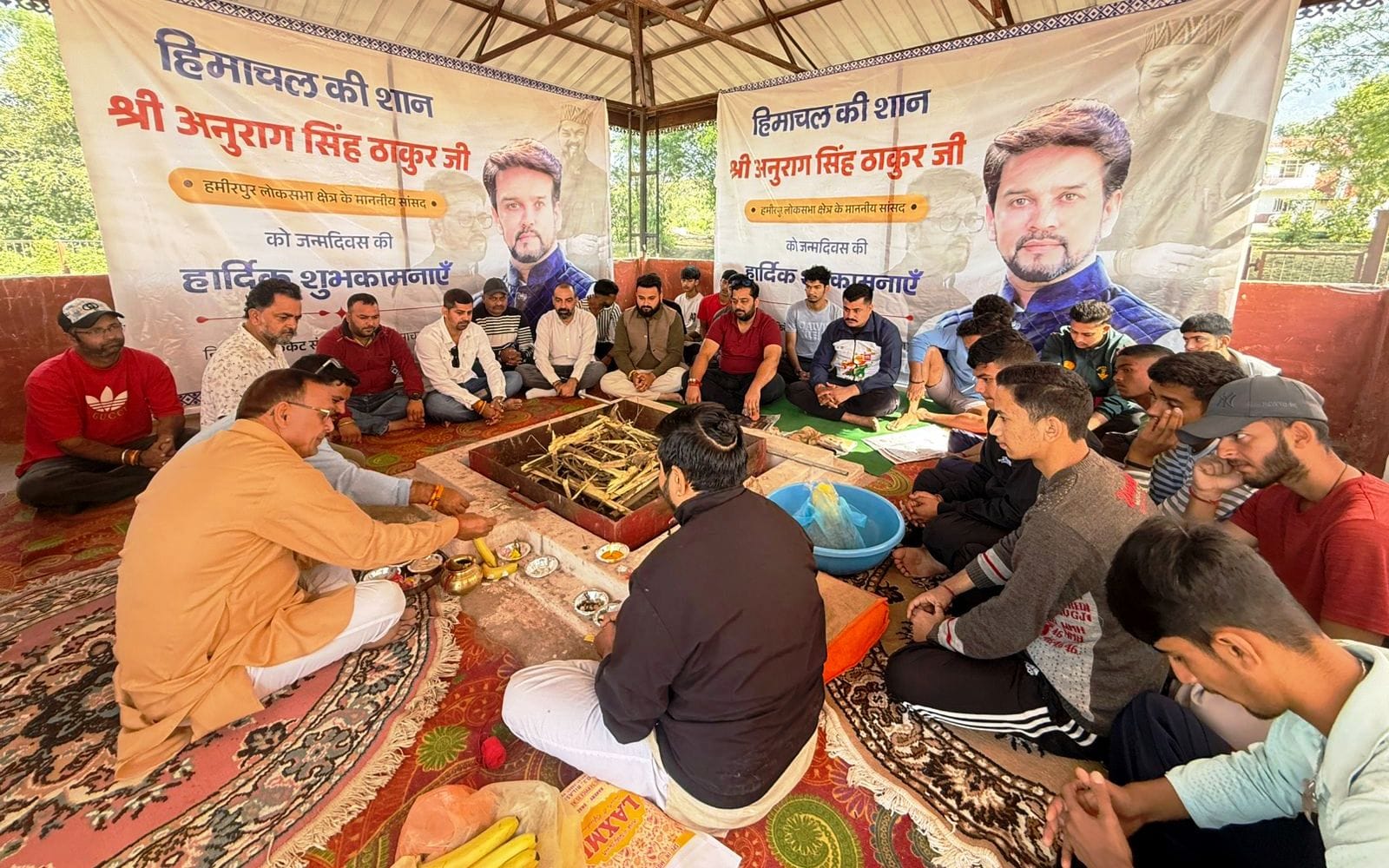 लुहणू शिव मंदिर में आयोजित महामृत्युंजय पाठ और हवन में भाग लेते बिलासपुर क्रिकेट संघ के सदस्य। 