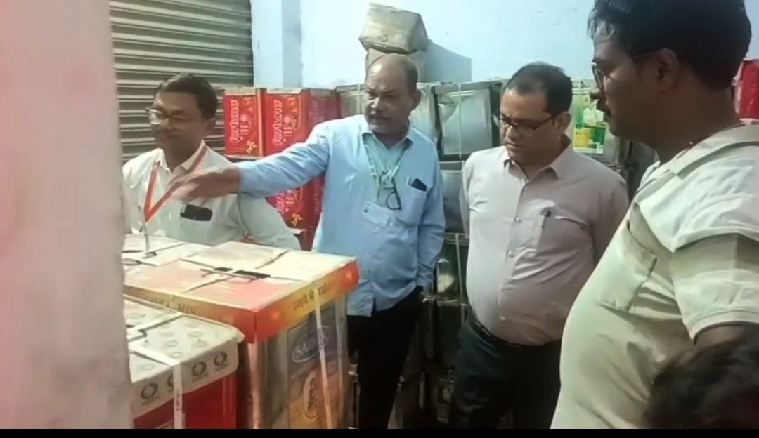 Raebareli News: लालगंज में छापा, 600 लीटर तेल सीज