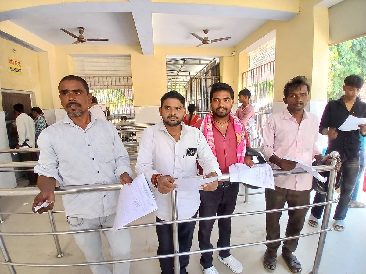 Gonda News: जांच व दवा के लिए भटक रहे हैं मरीज