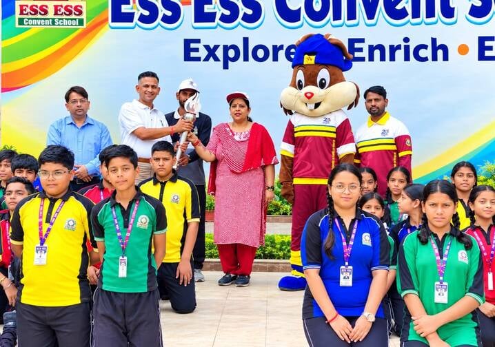 Agra News: एसएस कॉन्वेंट स्कूल पहुंची मशाल, हुआ स्वागत