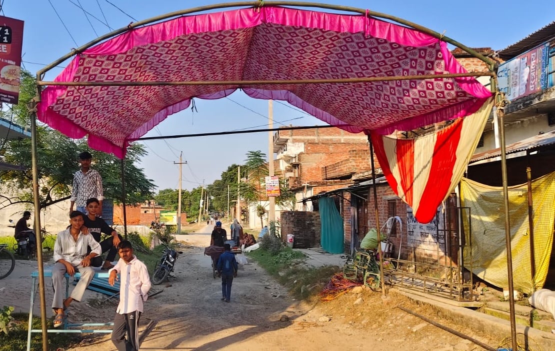 Azamgarh News: लालगंज में मुस्लिम युवाओं ने स्थापित की मां दुर्गा की प्रतिमा