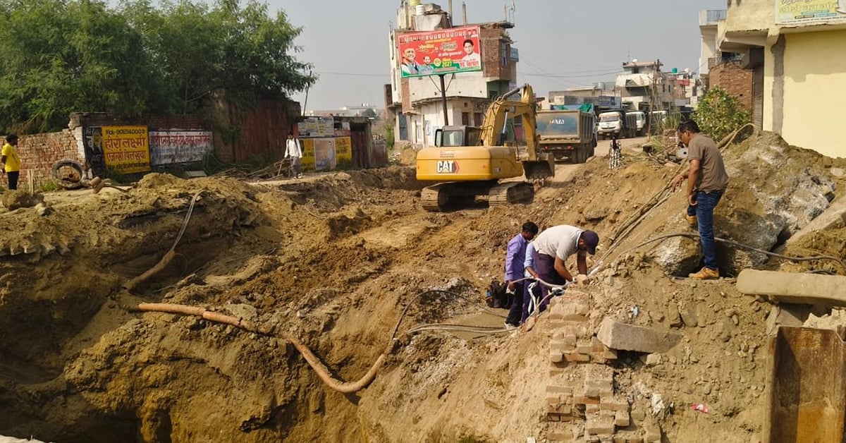 Hapur News: डेढ़ साल से अधूरा अंडरपास, जनवरी तक राहत की उम्मीद