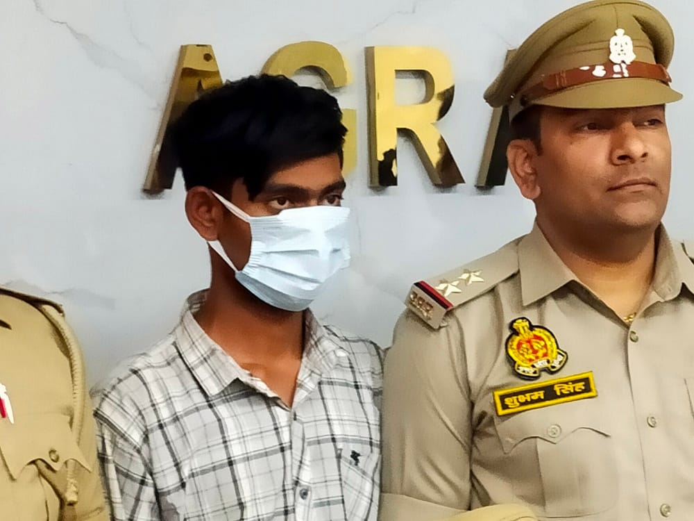 पुलिस हिरासत में हथियार तस्कर मनीष।संवाद