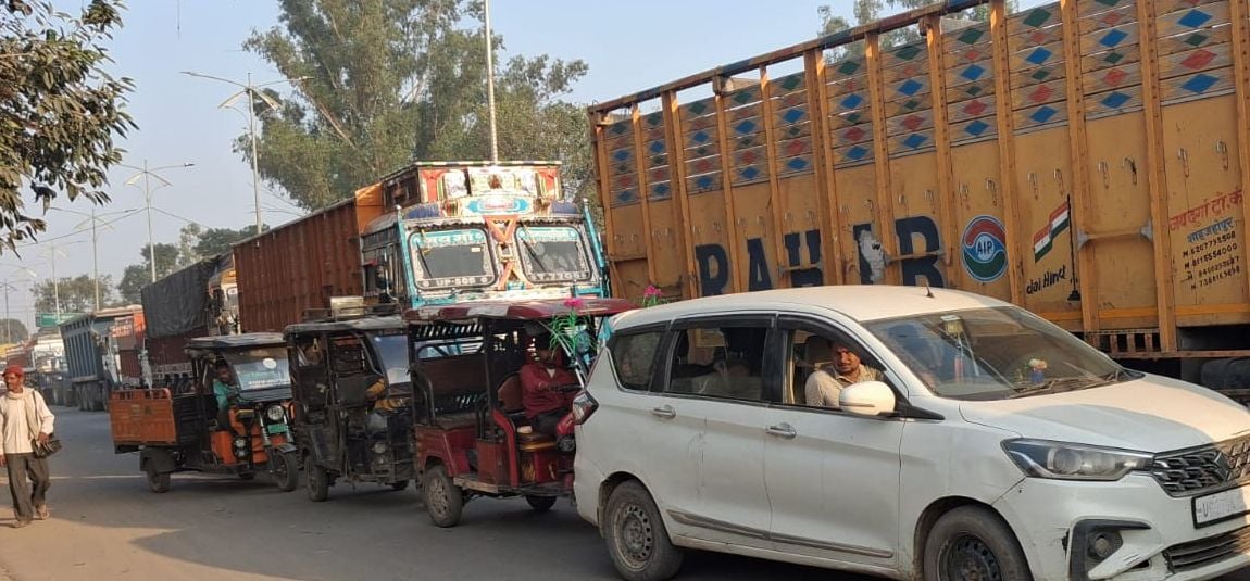 Shahjahanpur News: हाईवे से लेकर शहर तक जाम...लोगों का चलना हुआ दूभर