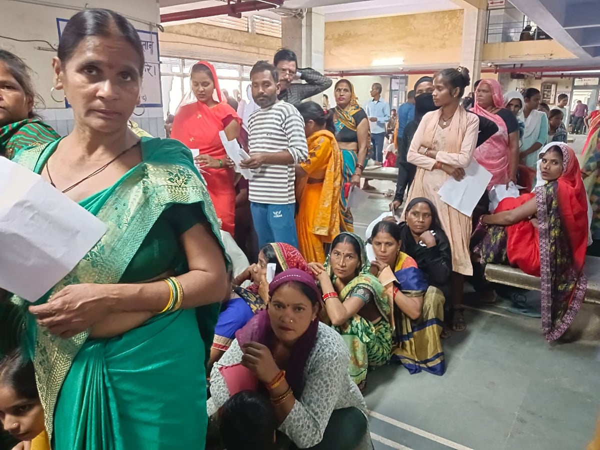 Shahjahanpur News: बदलते मौसम में बढ़े खांसी-जुकाम और बुखार के मरीज