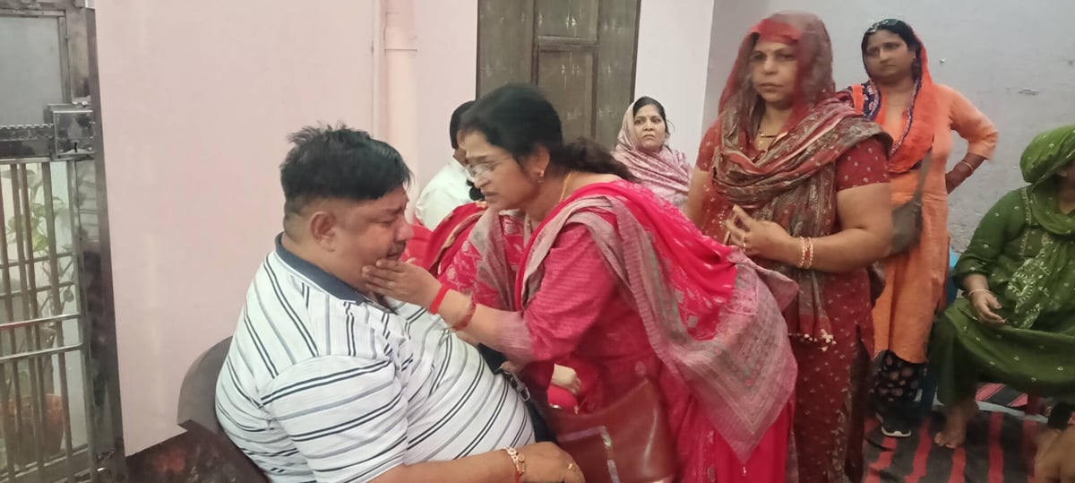 Aligarh News: अर्टिगा-क्रेन की भिड़ंत में घायल सेवानिवृत्त दरोगा की मौत