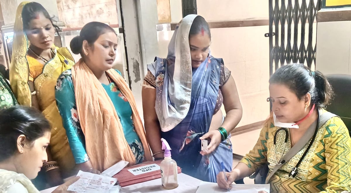 Pilibhit News: शिविर में 54 गर्भवती महिलाओं का हुआ स्वास्थ्य परीक्षण