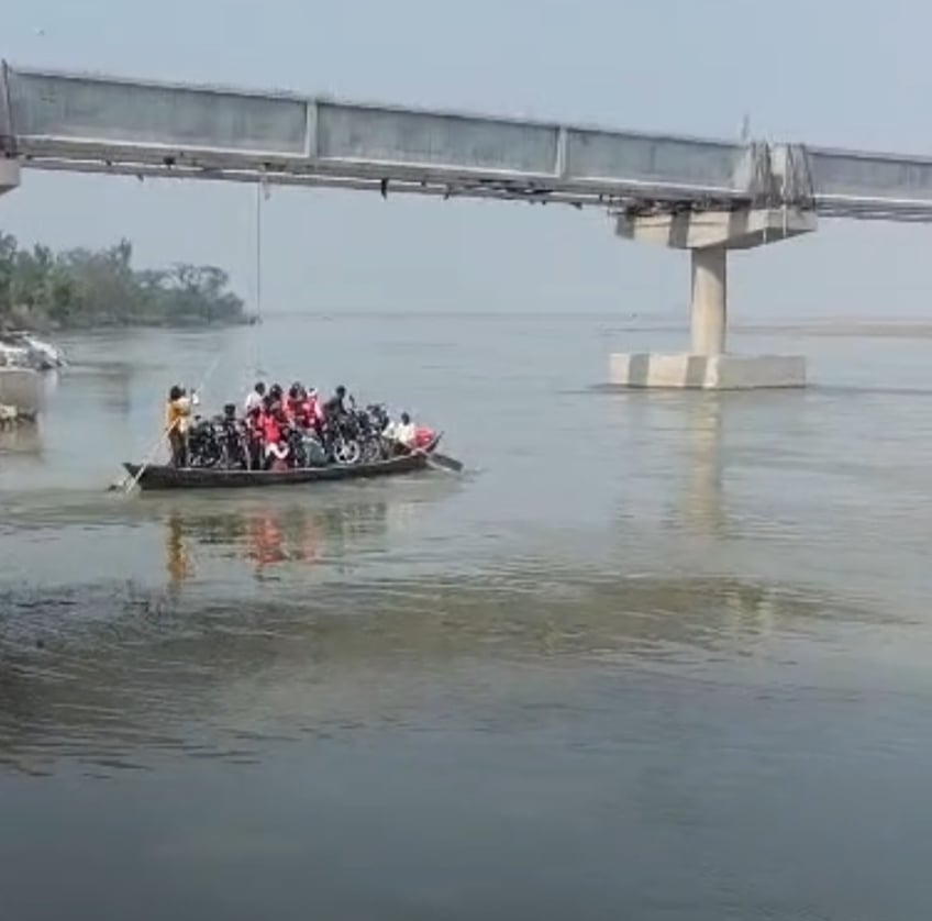 Shahjahanpur News: शारदा नदी में फिर शुरू हुआ नाव का संचालन, मिली राहत