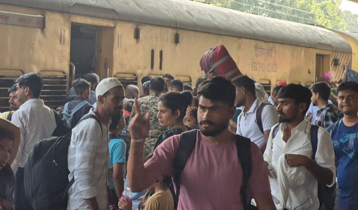 Budaun News: पीईटी के लिए रेलवे ने चलाई स्पेशल ट्रेन, बरेली से मथुरा तक मिलेगी सुविधा
