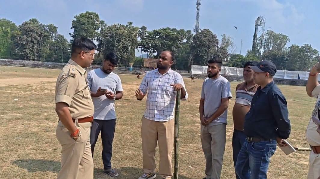 तैयारियों का जायजा लेते एसपी