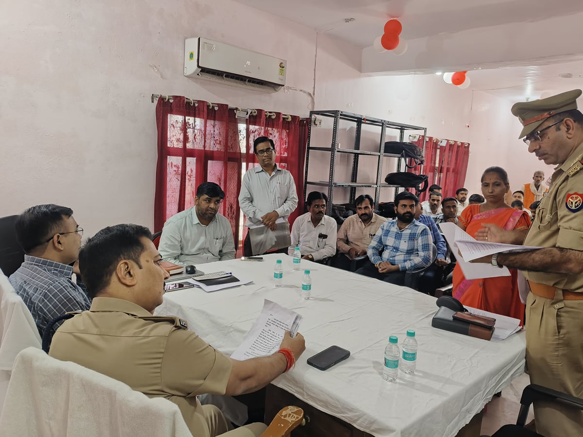 Lalitpur News: डीएम-एसपी ने सुनीं समस्याएं, दो जमीन विवाद निपटे