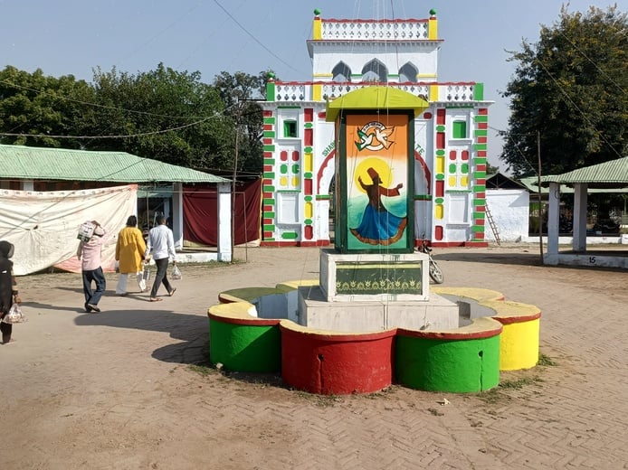 Barabanki News: गीतों और गजलों से सजेंगी देवा मेले की हर शामें