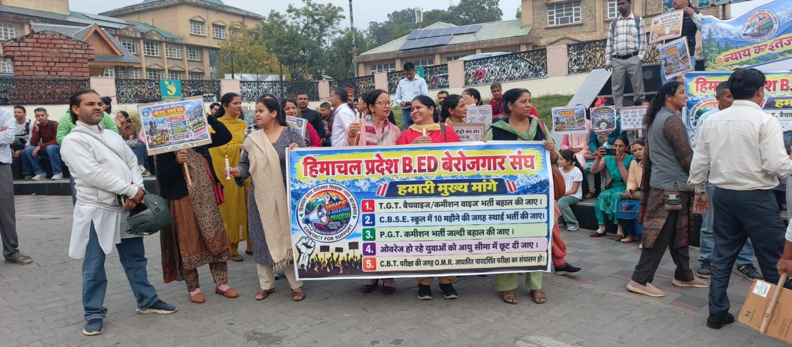धर्मशाला में कैंडल मार्च निकालते बीएड बेरोजगार संघ। स्रोत : जागरूक पाठक