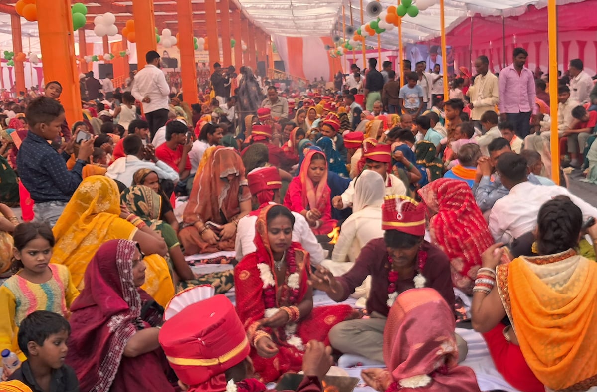 Budaun News: 245 जोड़े बने हमसफर, 7 ने कबूल किया निकाह