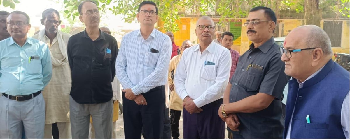 Mirzapur News: वरिष्ठ अधिवक्ता के निधन पर जताया शोक