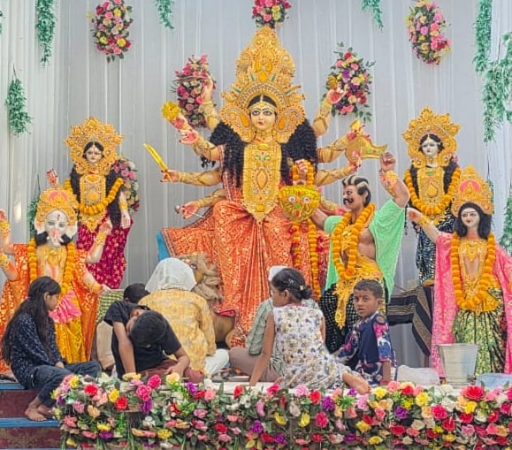 Azamgarh News: माहुल-अतरौलिया में दुर्गा पूजा मेले की धूम, भव्य पंडाल बने आकर्षण