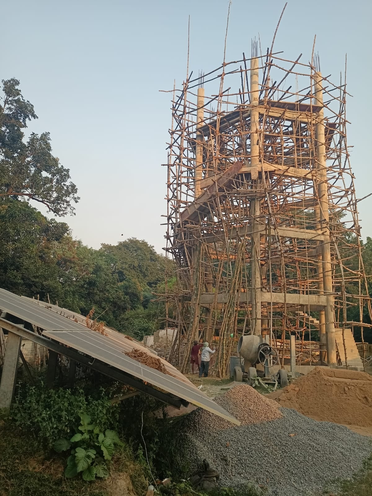 Sant Kabir Nagar News: खत्म नहीं हो रहा पानी का इंतजार