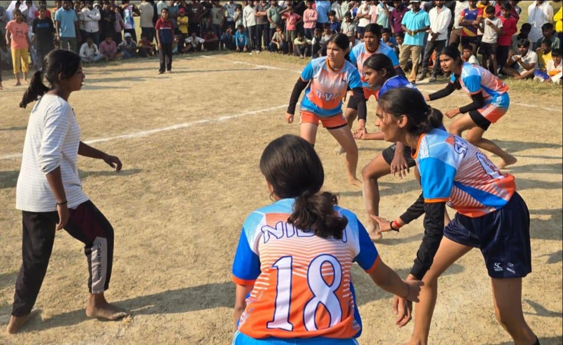 Ballia News: कबड्डी में सवरूपुर और रस्साकशी में बहादुरपुर का दबदबा