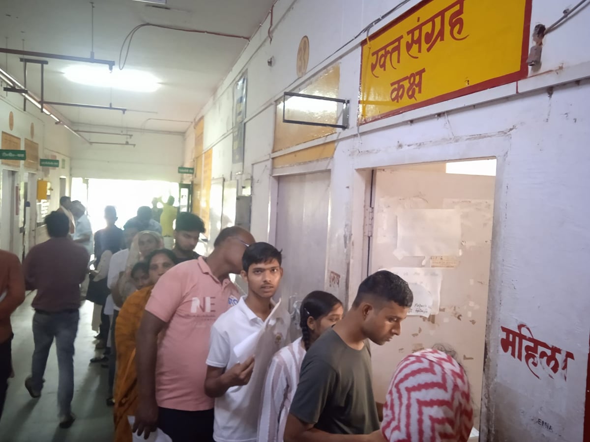 Etawah News: बदलते मौसम में वायरल फीवर और खांसी-जुकाम के 60 फीसदी आ रहे मरीज