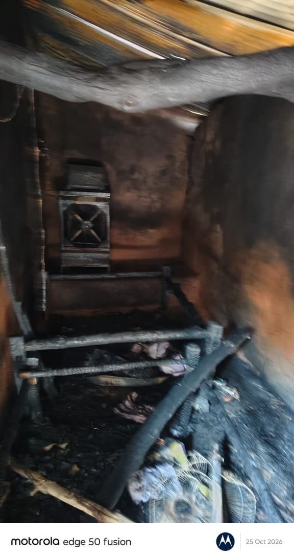 Jalaun News: चूल्हे की चिंगारी से किसान की गृहस्थी राख