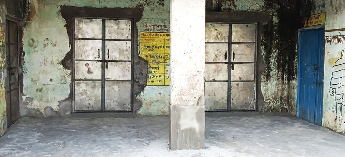 Fatehpur News: समितियों में 25 साल से नहीं पहुंची खाद, बाजार से खरीदने को मजबूर किसान