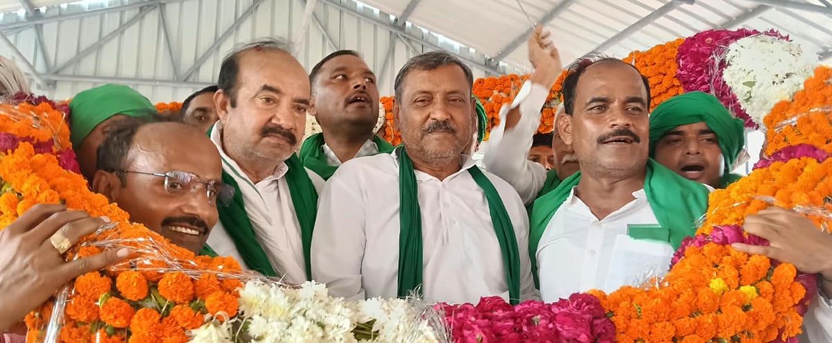 Fatehpur News: जात-पात में बांट रही सरकार, किसान की पहचान किसान