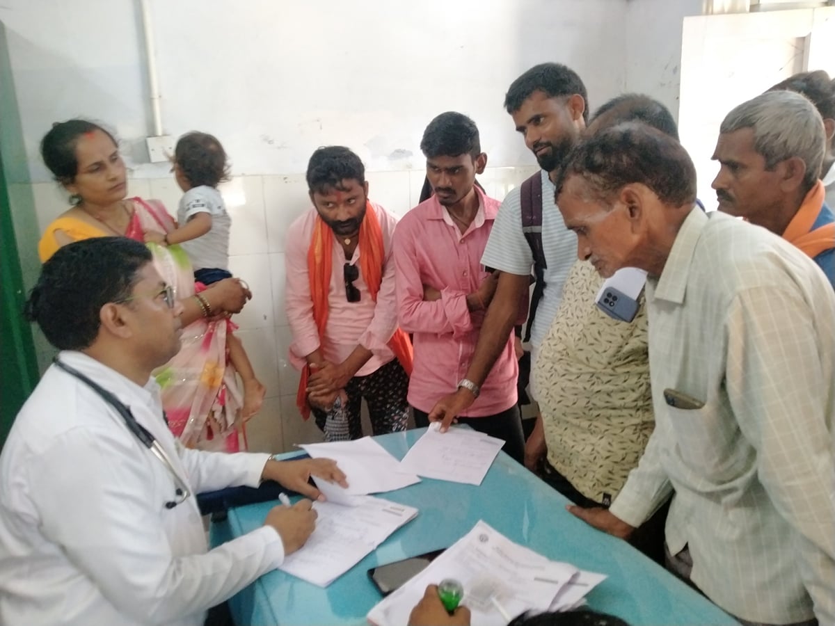 Balrampur News: ठंडक की दस्तक से मरीजों को सताने लगे जुकाम व बुखार